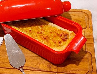 TORTA DE MUSSARELA COM CEBOLA